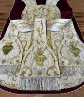 Sacré-Cœur Embroidered Set