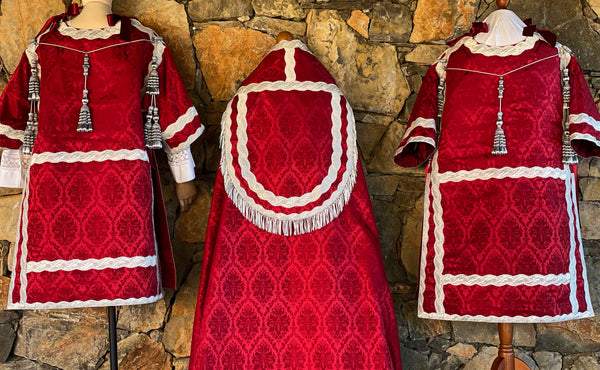 Red Damask Solemn Set - Sacra Domus Aurea